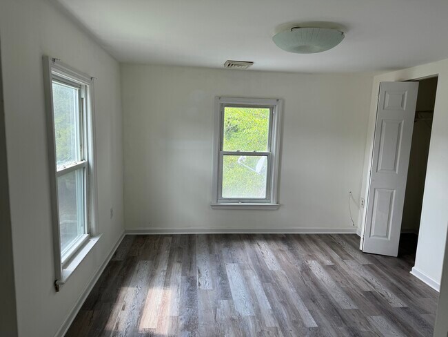 Bed room 1 - 3811 S Main Rd
