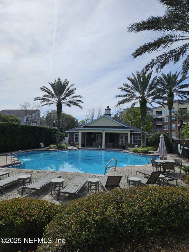 Foto del edificio - 4480 Deerwood Lake Pkwy