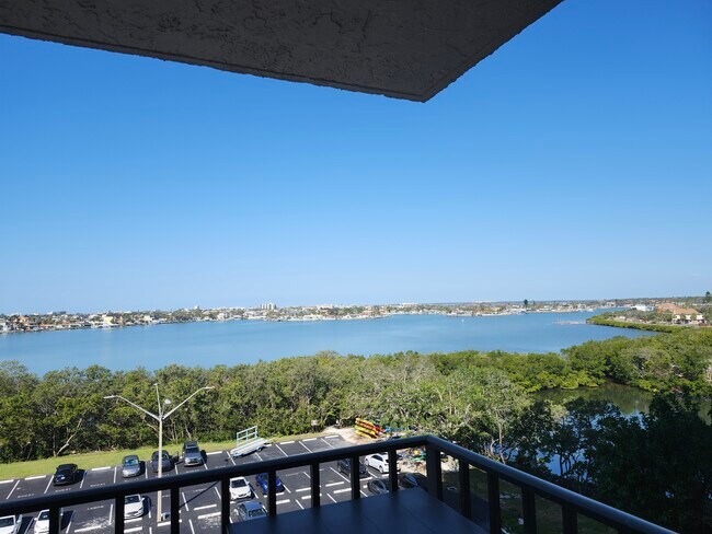 Foto del edificio - 7050 Sunset Dr S