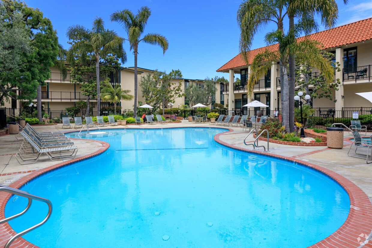 Willow Tree Apartments in Torrance, CA