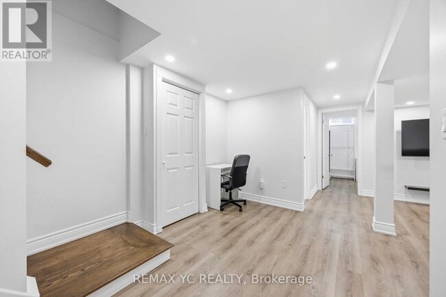 Building Photo - 140 Laramie Crescent