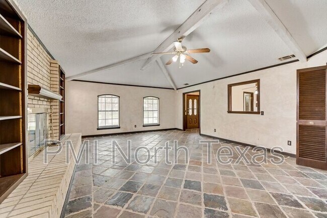 Building Photo - 3009 Malibu Pl