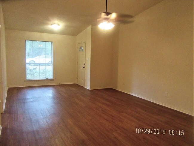 Foto del edificio - 120 North McKown Avenue