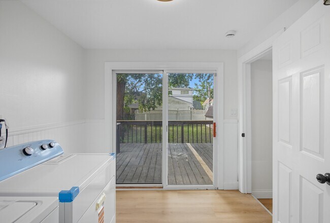 Foto del edificio - 23329 Hazelwood Ave