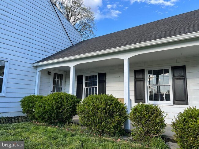 Foto del edificio - 650 Linden Cir