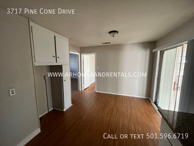 Foto del edificio - 3717 Pine Cone Dr