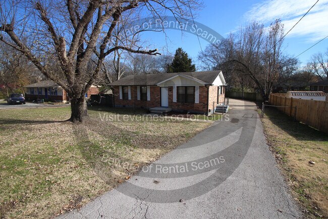 Building Photo - 212 New Shackle Island Rd