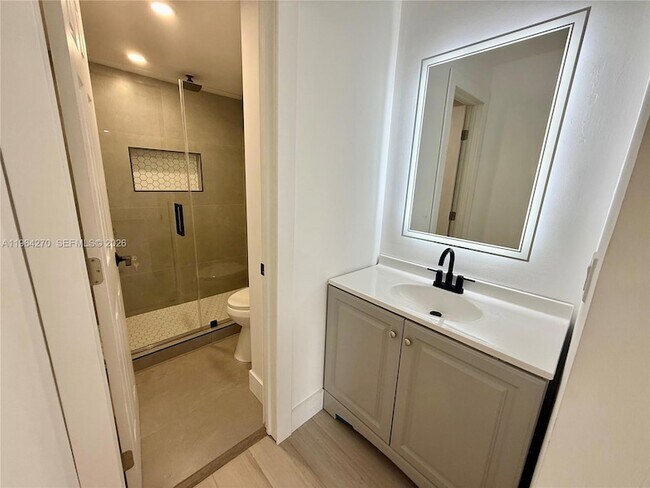 Foto del edificio - 2350 NE 135th St