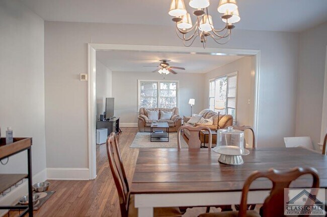 Foto del edificio - 129 Westover Dr