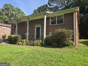 Building Photo - 1387 Town Country Dr SE