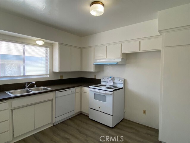 Foto del edificio - 320 N Stoneman Ave