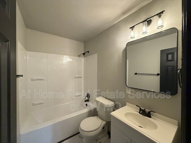 Foto del edificio - 1521 E McDaniel St