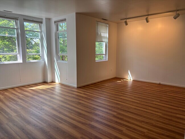 Foto del edificio - 218 Thorndike St