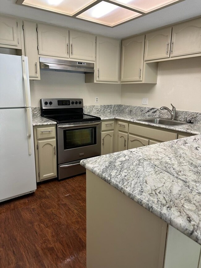 Foto del edificio - Charming & Cozy 2-Bedroom Home in West Sacramento - Perfect for Your Next Stay!