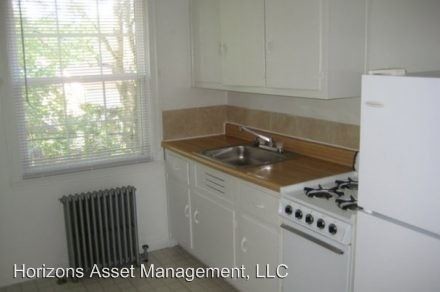 Building Photo - 415 E 222nd St