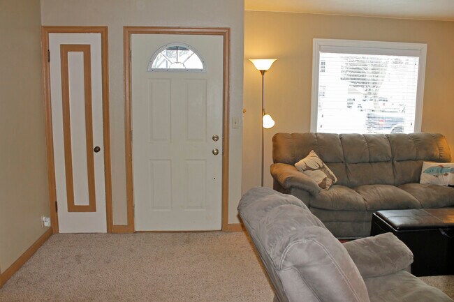 Building Photo - 629 Campanile Ave