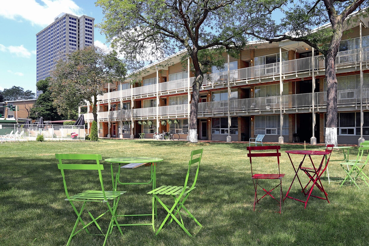 Primary Photo - Central Park Apts