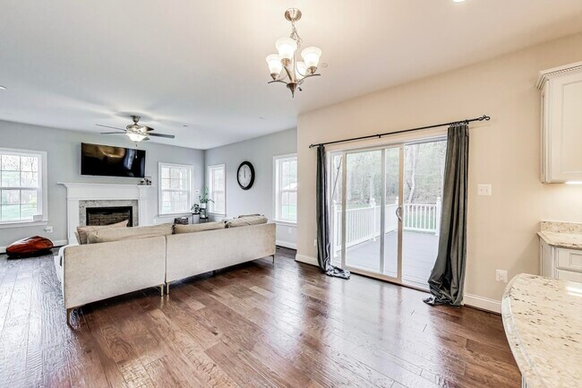 Foto del edificio - 2844 Deer Creek Ct