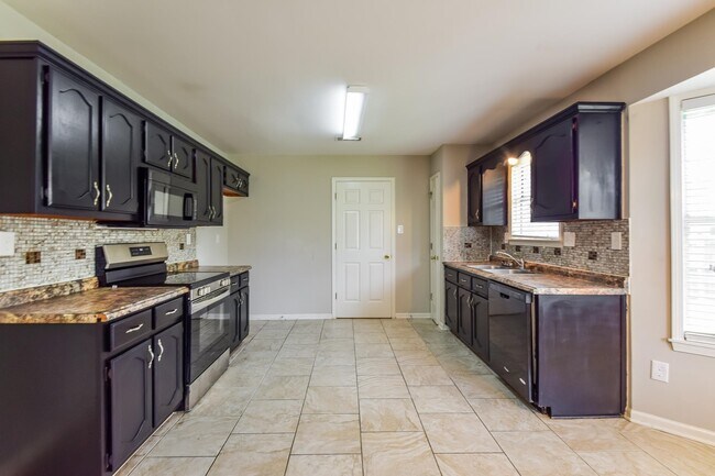 Foto del edificio - 7860 Freehold Dr