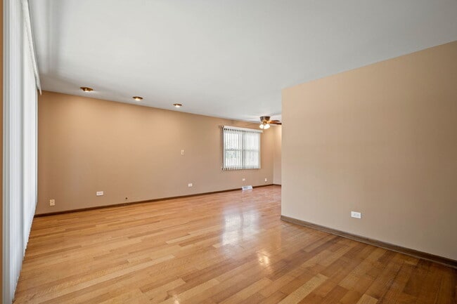 Building Photo - 2333 N Trumbull Ave