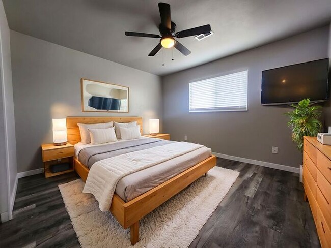 Foto del edificio - Remodeled 2-Bedroom | 1-Bathroom Upper-Lev...