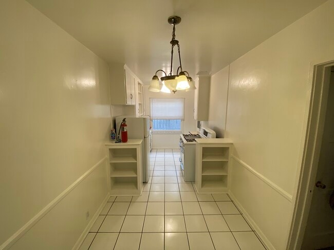 Foto del edificio - 620 S Cloverdale Ave