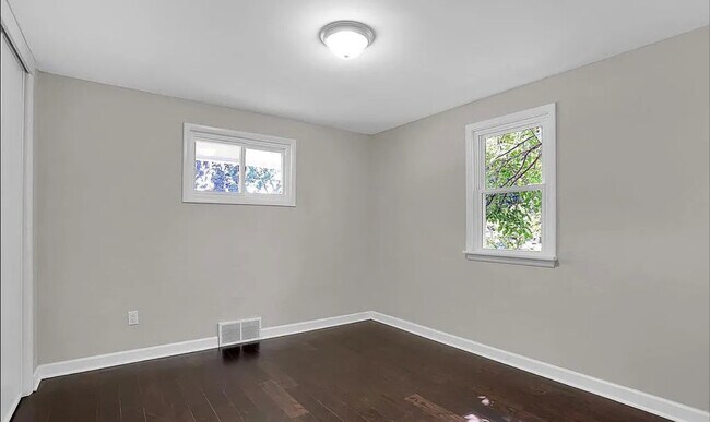 Foto del edificio - 4903 Charles Rd