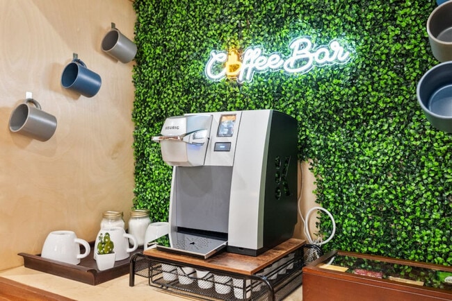 Building Photo - 921 E Hattie St