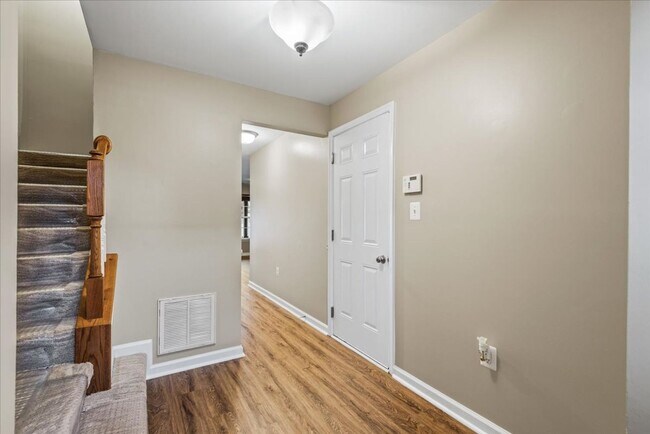 Foto del edificio - Charming 3-Level Townhome