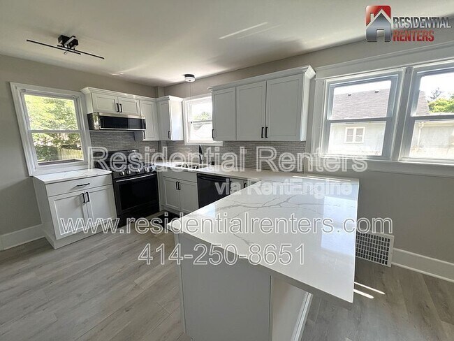 Building Photo - 5426 N 41st St