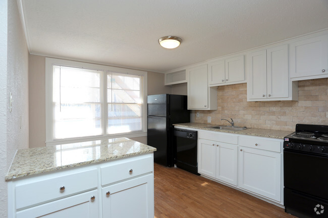 2BR - 725SF - Kitchen - River Ridge Apartments