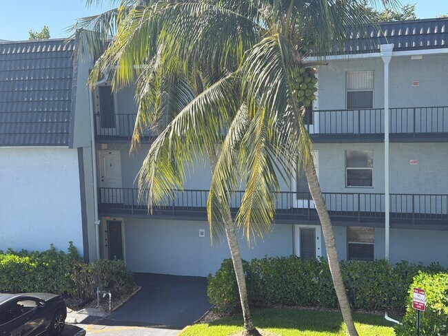 Foto del edificio - 9301 Lime Bay Blvd