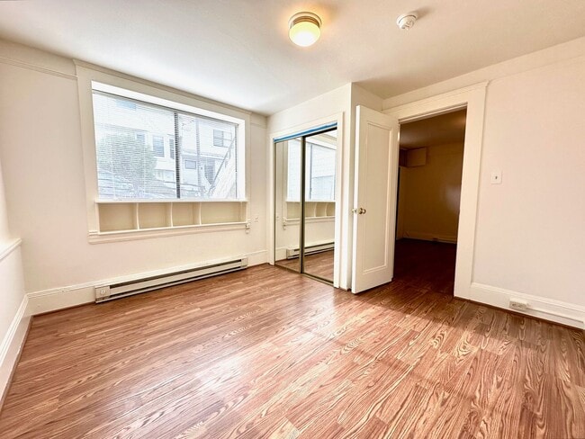 Building Photo - 362 Moultrie St