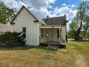 Building Photo - 1126 W Locust St