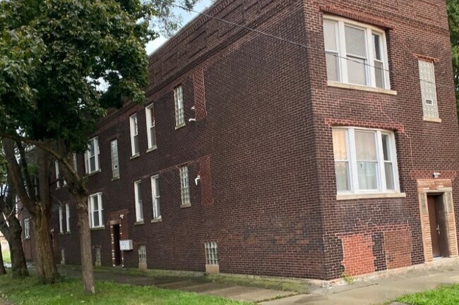 Building Photo - 3505 E 96th St