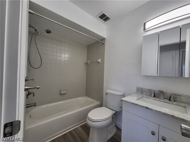 Foto del edificio - 6143 Hester Ave