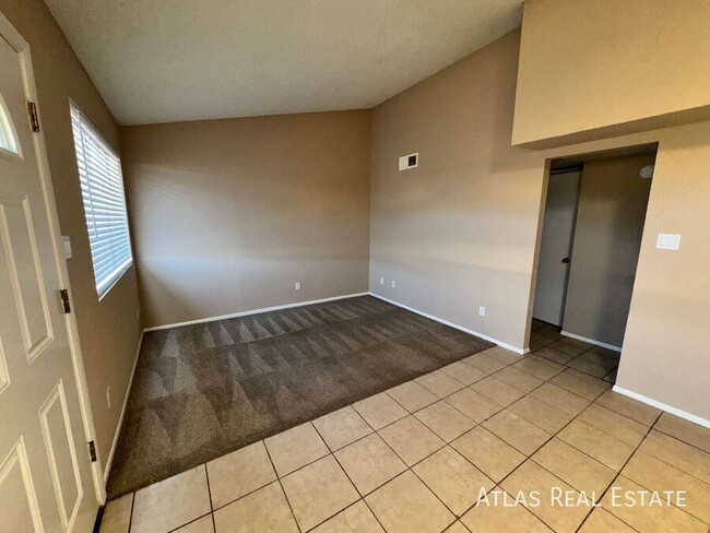 Building Photo - AVAILABLE NOW! ONE MONTH FREE RENT-2 BED 1...