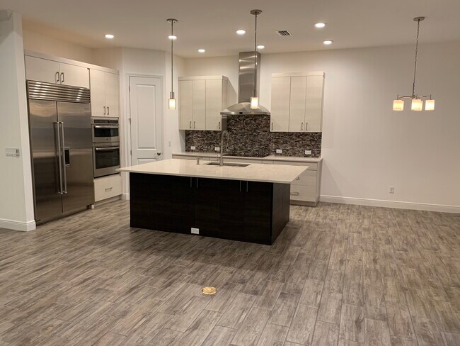 Building Photo - 5333 PROVENCE LANE