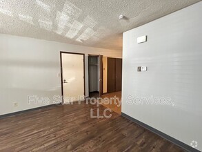 Building Photo - 2080 W Washington St