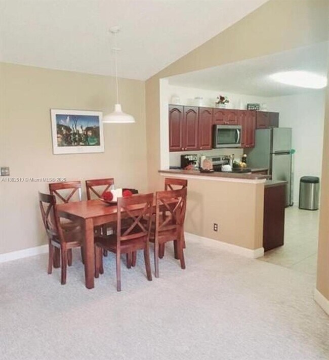 Foto del edificio - 5761 Riverside Dr