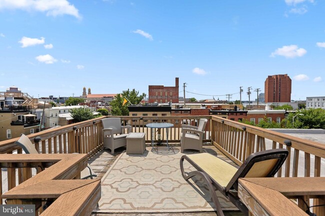 Building Photo - 2640 Hudson St