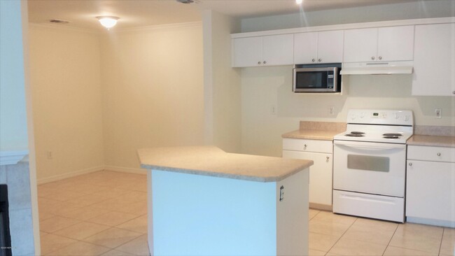 Foto del edificio - 3591 Kernan Blvd S