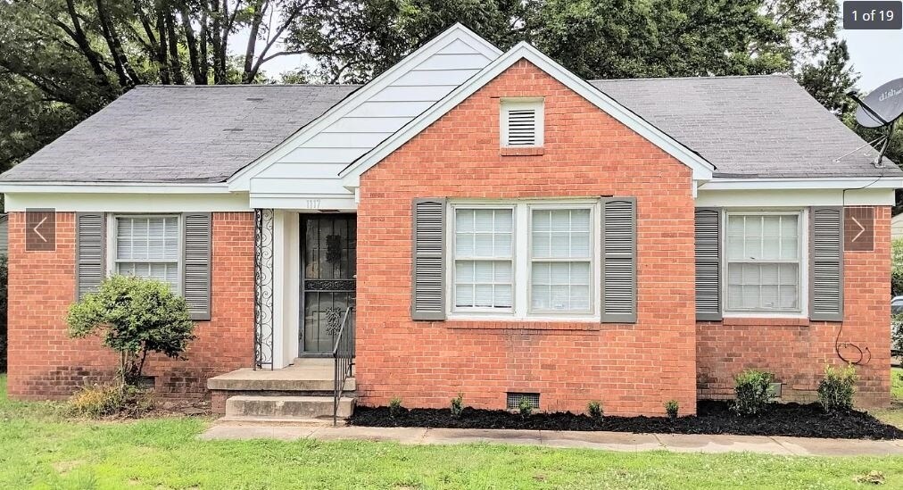 Building Photo - 1117 Robin Hood Ln