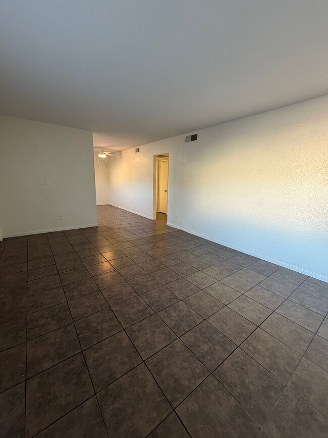 Foto del edificio - 1420 E Brown St