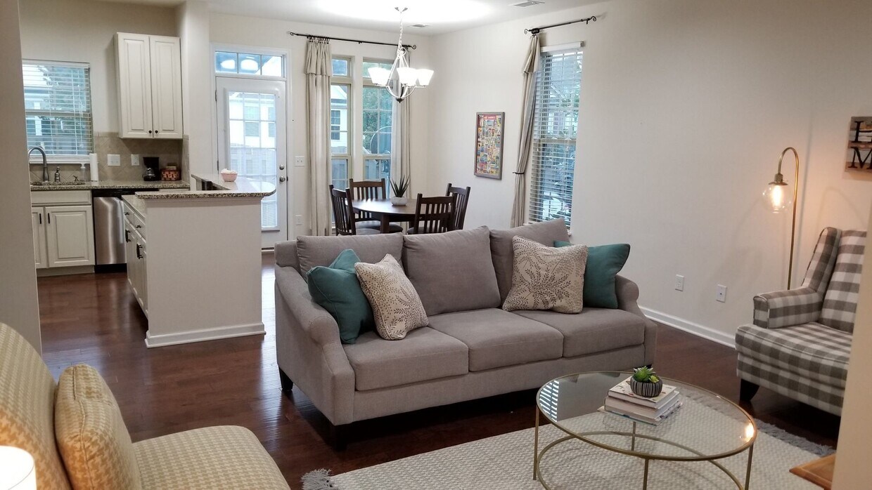Primary Photo - Clean & Safe, Fully Furnished & Stocked + ...