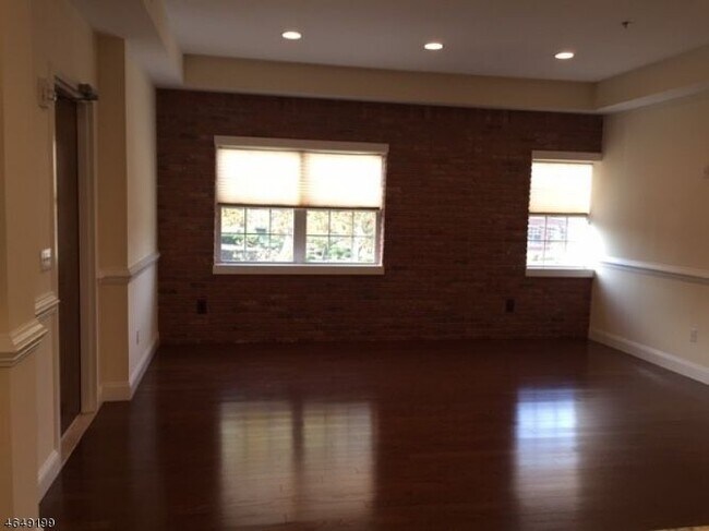 Building Photo - 135 Main St