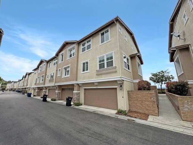 Foto del edificio - 3011 Cole Grade Dr