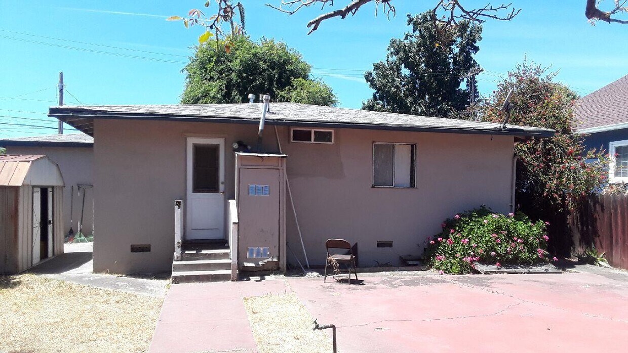 Building Photo - 1458 Pomona Ave