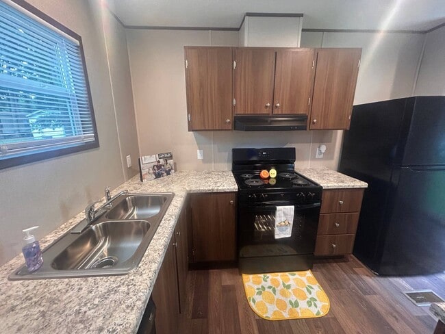 Building Photo - 22 White Oak Village