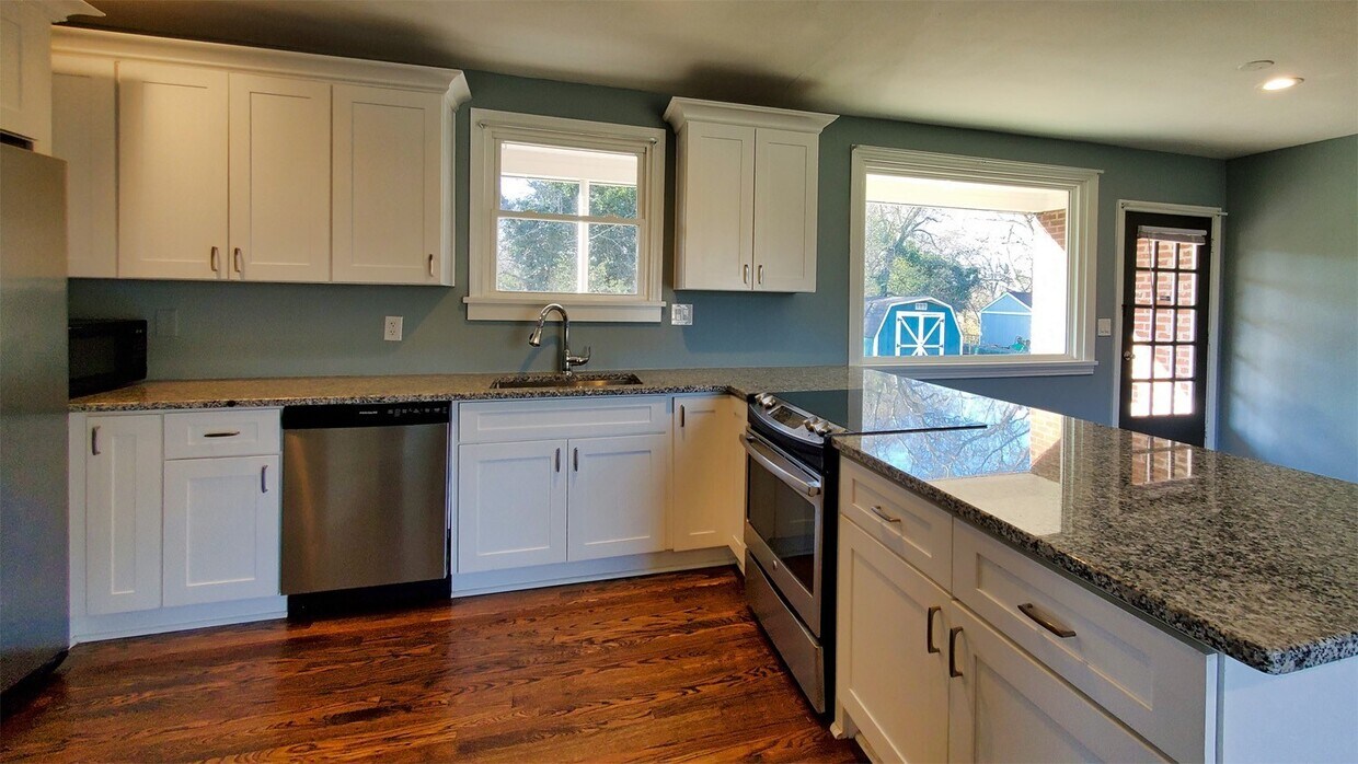 Foto principal - 4705 Grinstead Pl